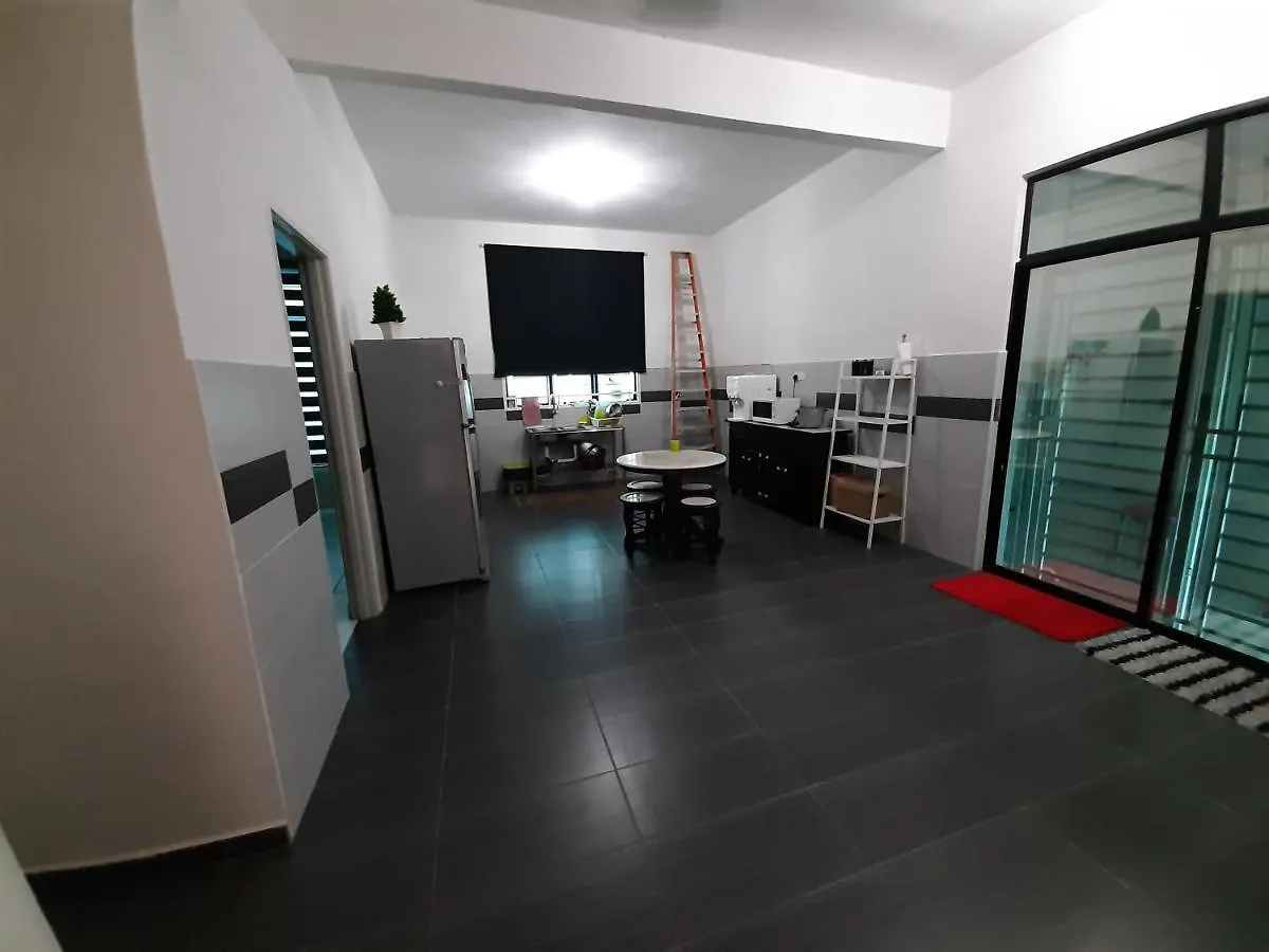 5Room Home2Stay Hayyan Muslim Pool Малакка Дом отдыха